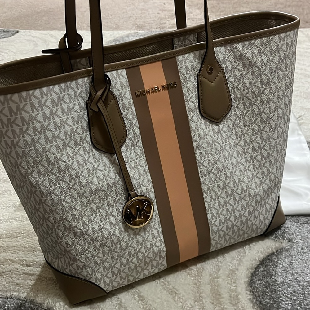 Used ONCE! Beautiful MK Handbag